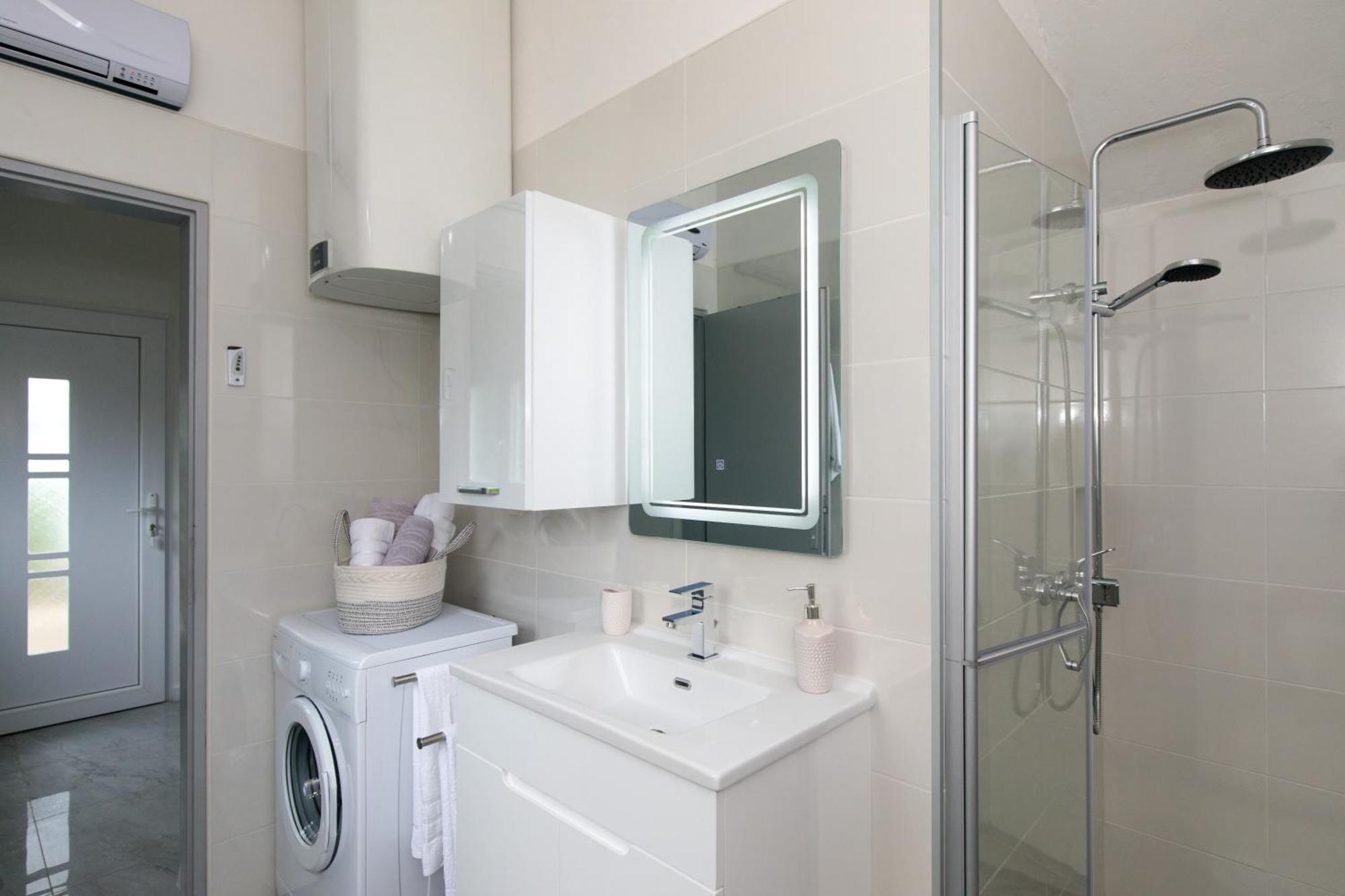 Apartment Tara With Seaview Krk Town Exterior photo