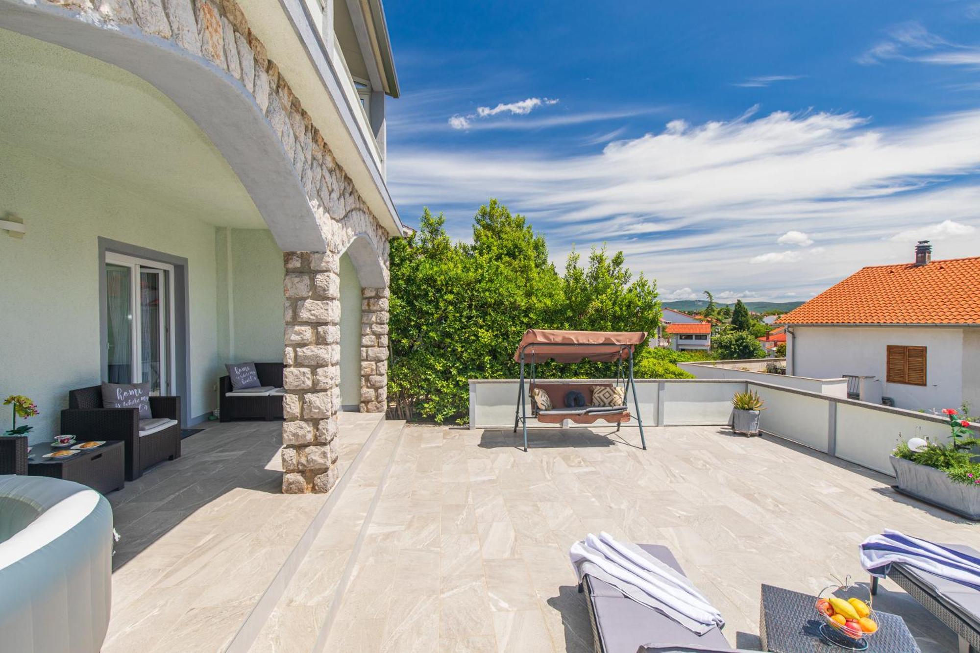 Apartment Tara With Seaview Krk Town Exterior photo