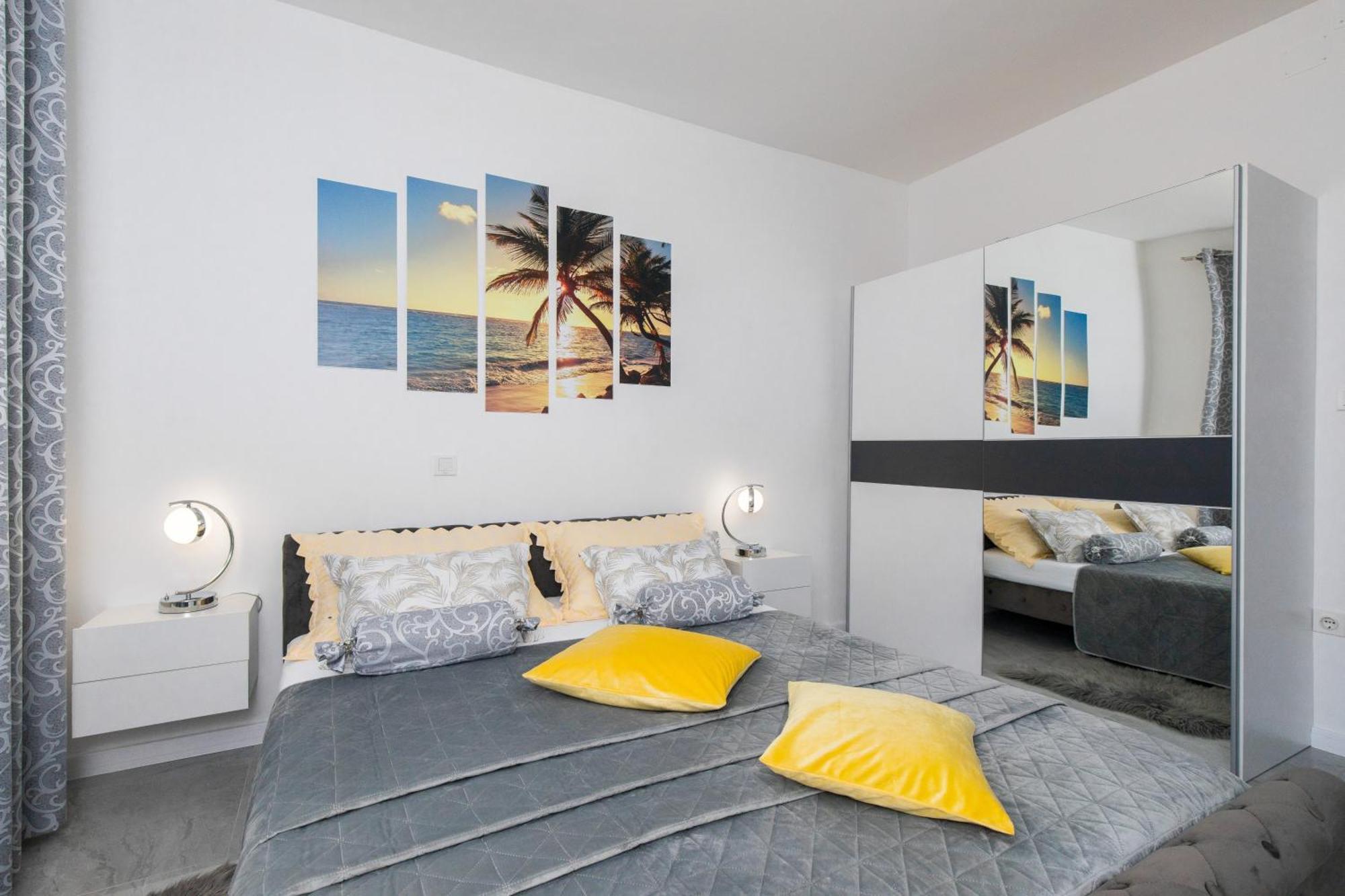 Apartment Tara With Seaview Krk Town Exterior photo