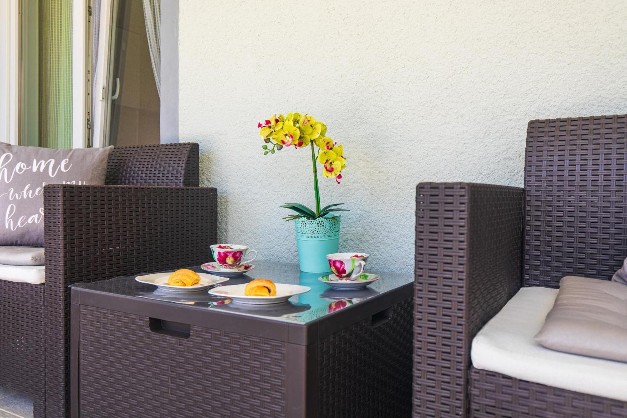 Apartment Tara With Seaview Krk Town Exterior photo