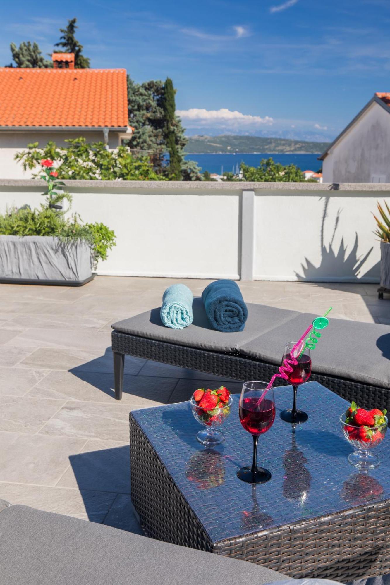 Apartment Tara With Seaview Krk Town Exterior photo